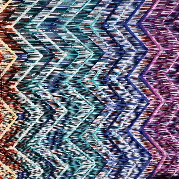 3/$30 Initiatives Asymmetrical Hem Top - Picture 3 of 6